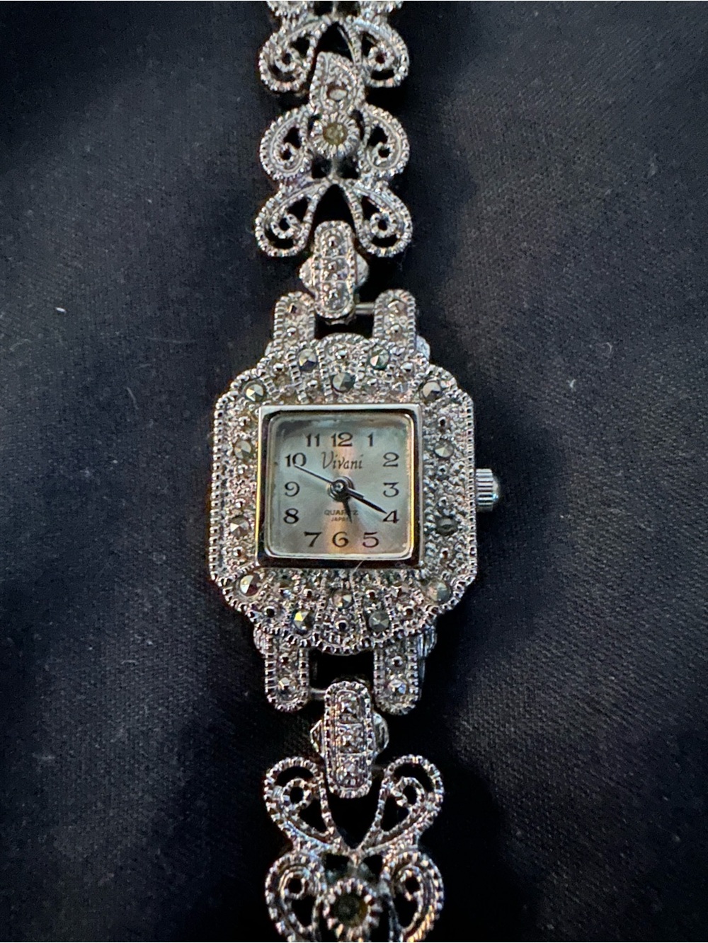 Vintage Quartz beautiful Vivani Silver Crystal-Accented Ladies Bracelet Watch